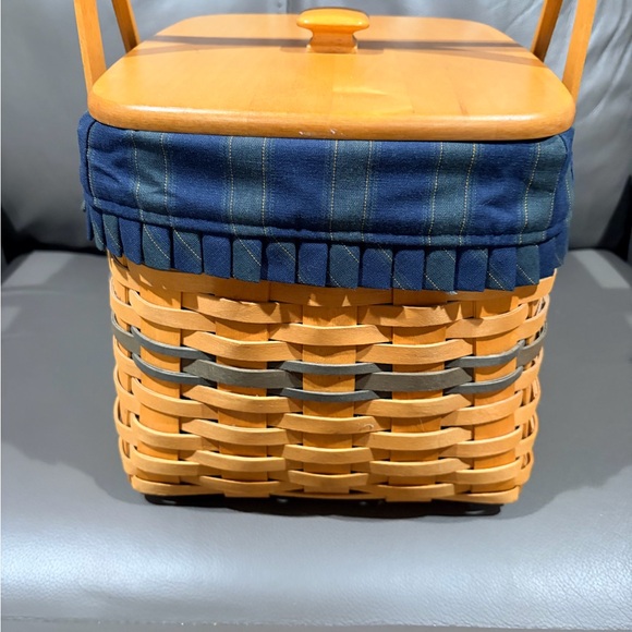 Longaberger Collectors Club 1998 Harbor Basket. - Picture 2 of 7